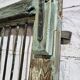 Ancienne porte de patio en teck birman et forge