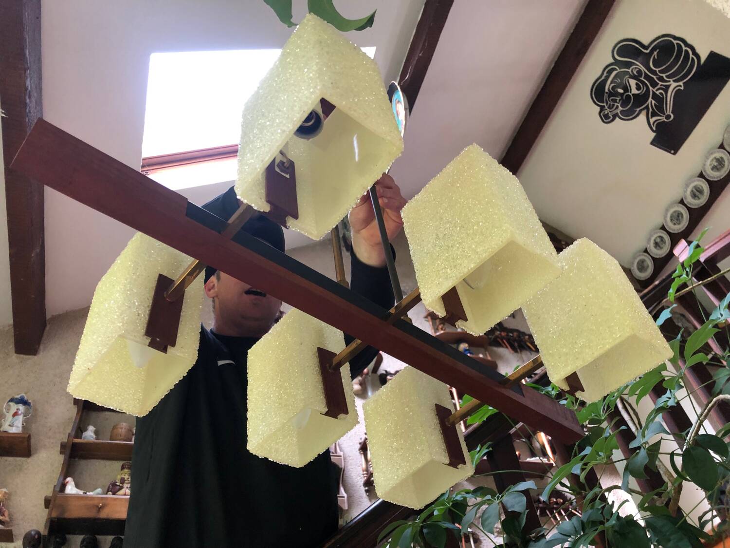 Scandinavian-style teak suspension