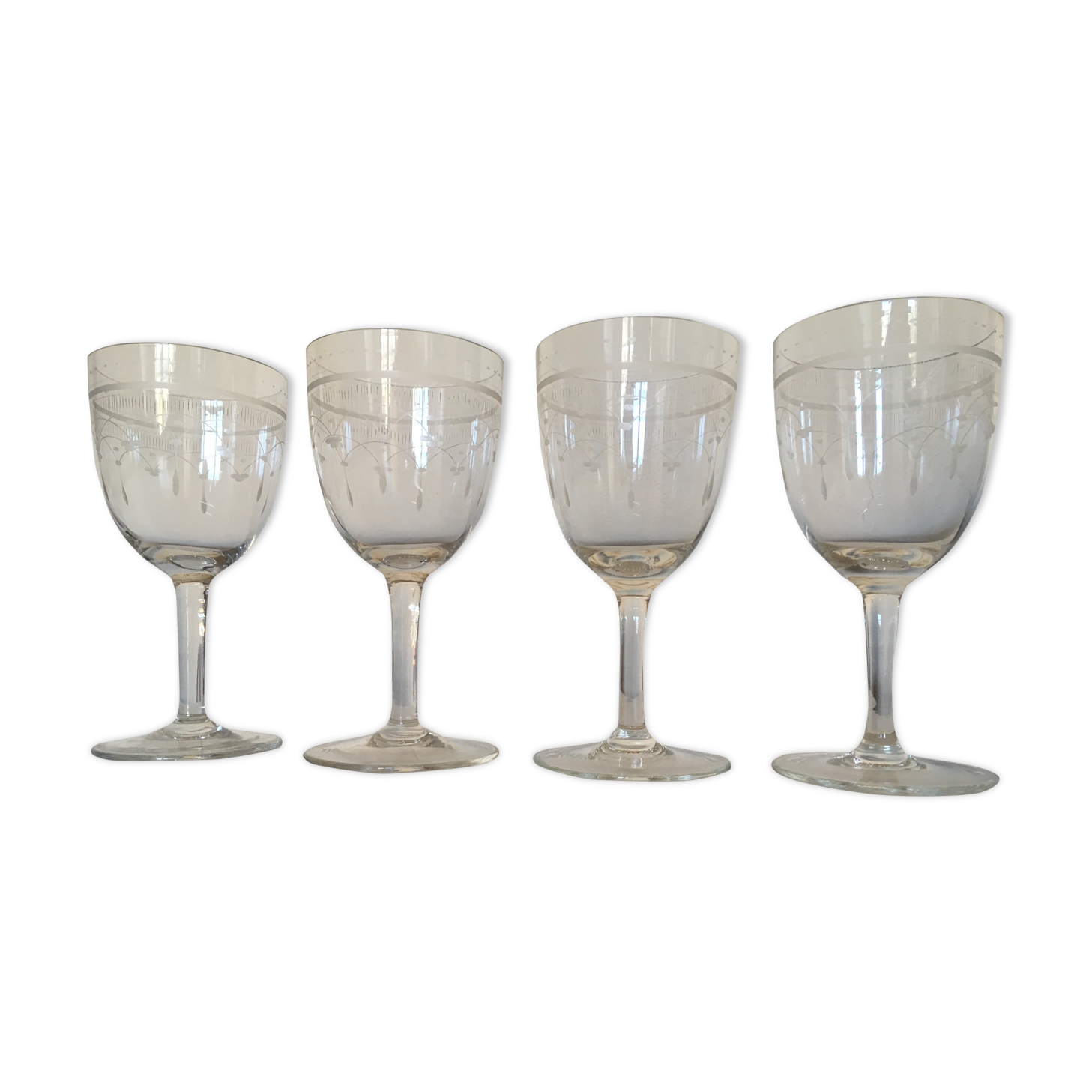 Set of 4 glasses of crystal 18th engraved decoration