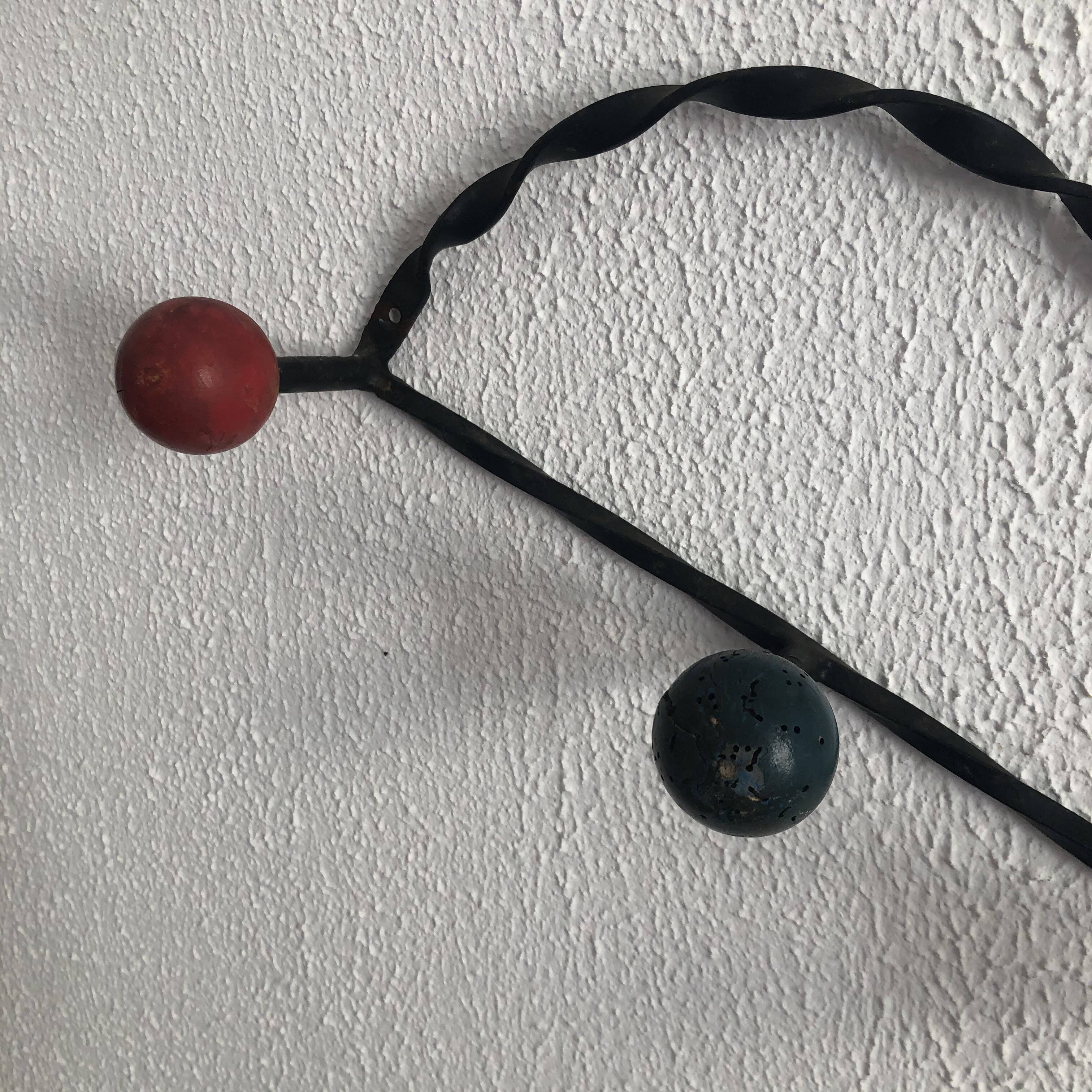 Vintage 1960 coat rack heart 5 ball hooks wood - 60 cm