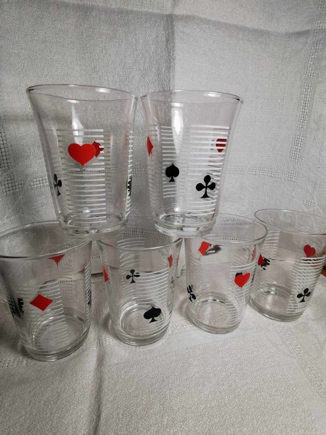 Water glasses card game