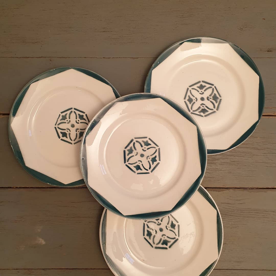 Suite of 8 flat plates Labrut brothers
