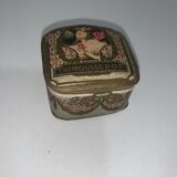 Boîte à poudre ancienne