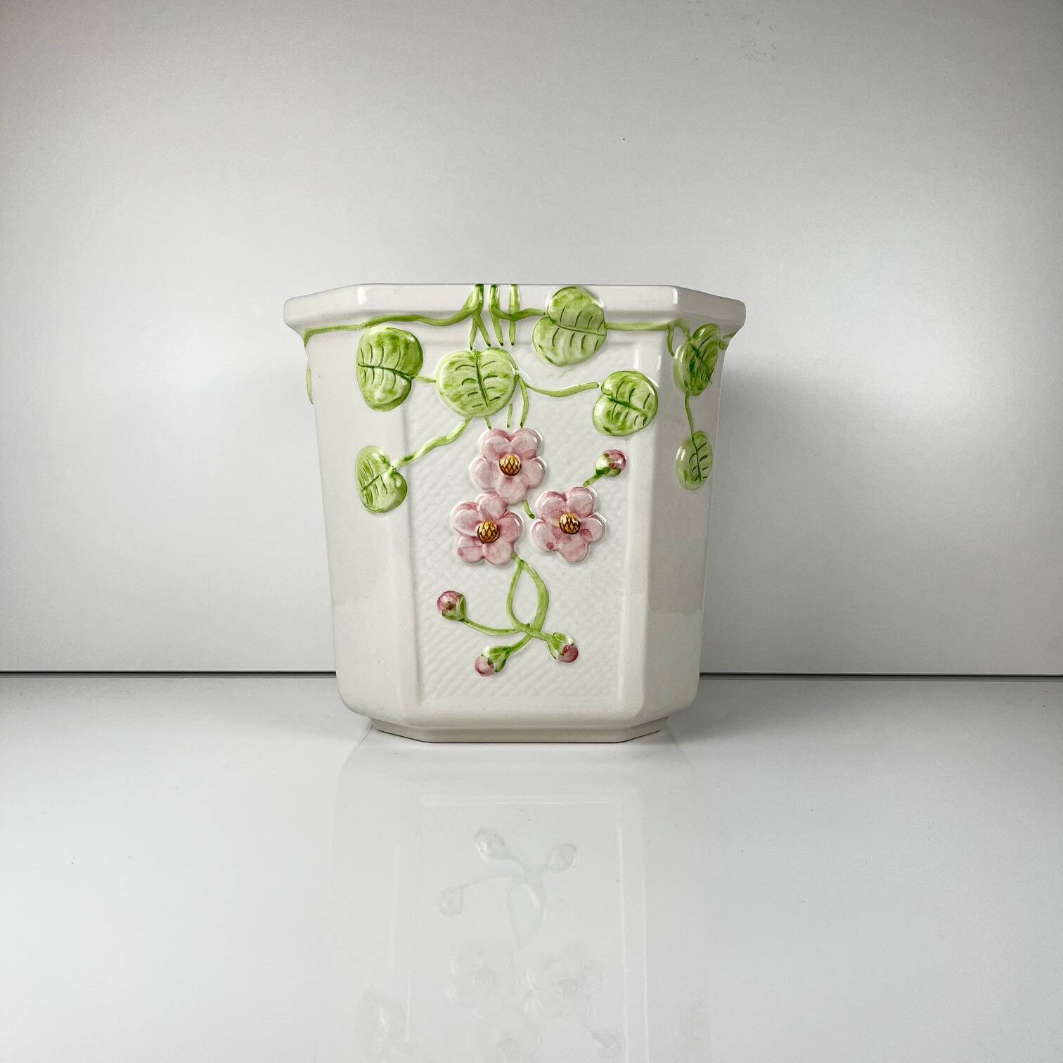 Ceramic flowerpot with relief, Martan, Portugal, 1960/80