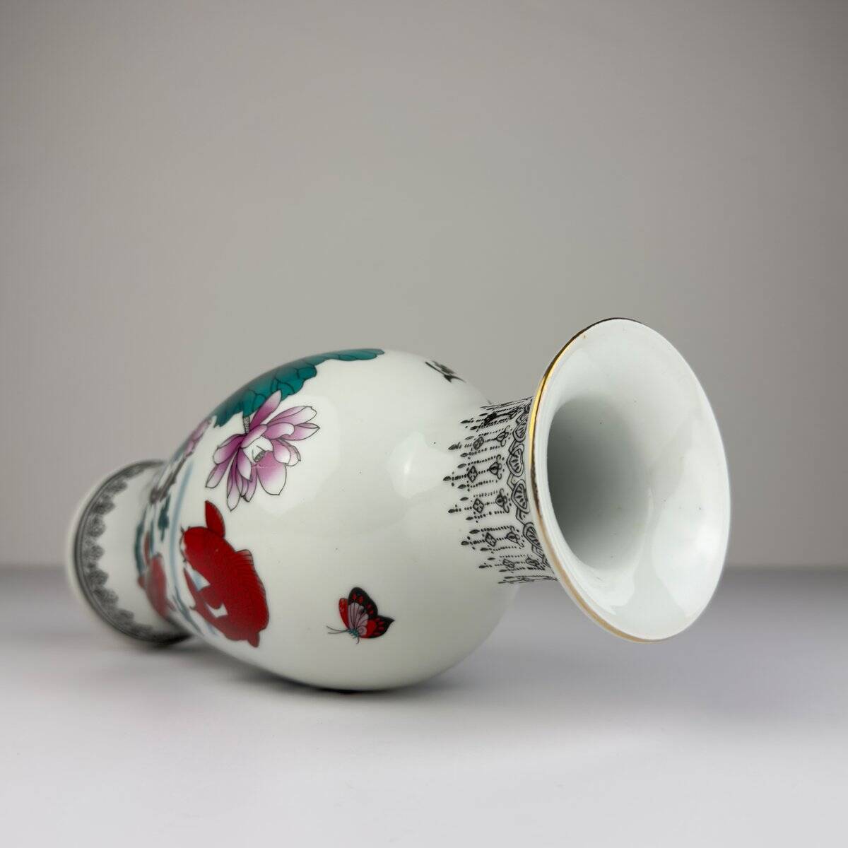 Vintage Chinese export porcelain vase, China, 1970s