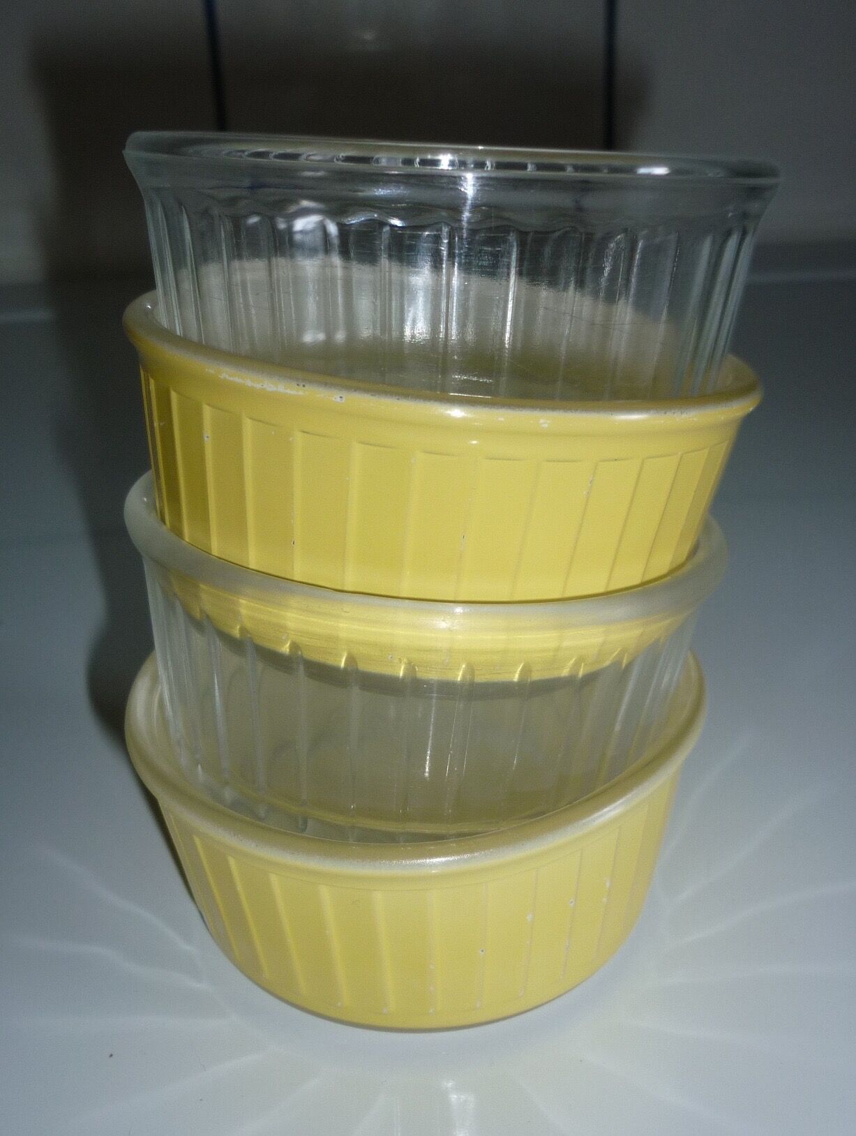 Lot of 4 glass ramekins 2 transparent and 2 yellow