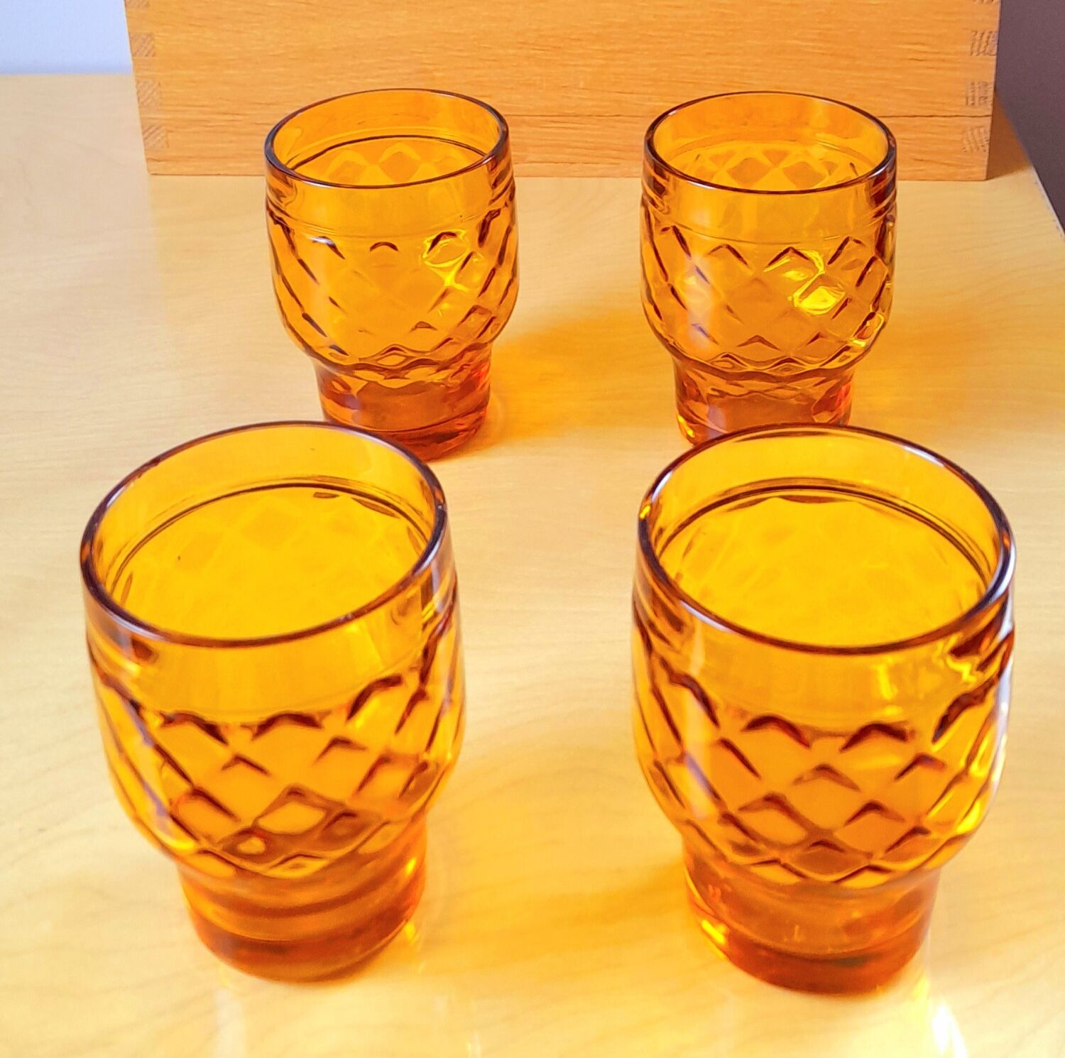 Service verres et carafe ambrée 70s