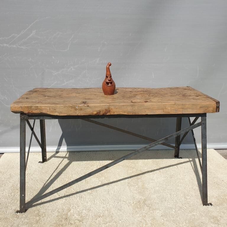 Eiffel metal base workshop with rivets