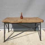 Eiffel metal base workshop with rivets