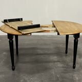 Black extendable classic dining table, 6/8 place settings