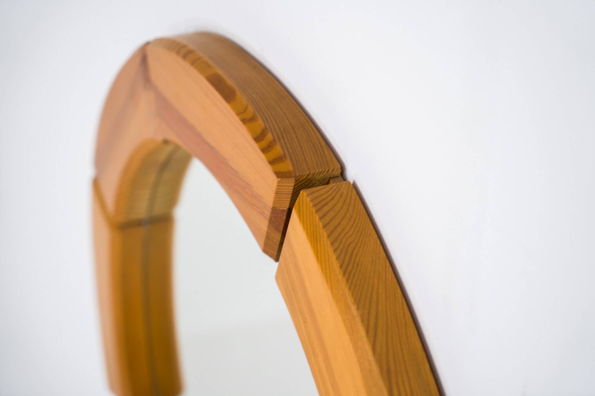 Sculptural wall-mirror in solid pine