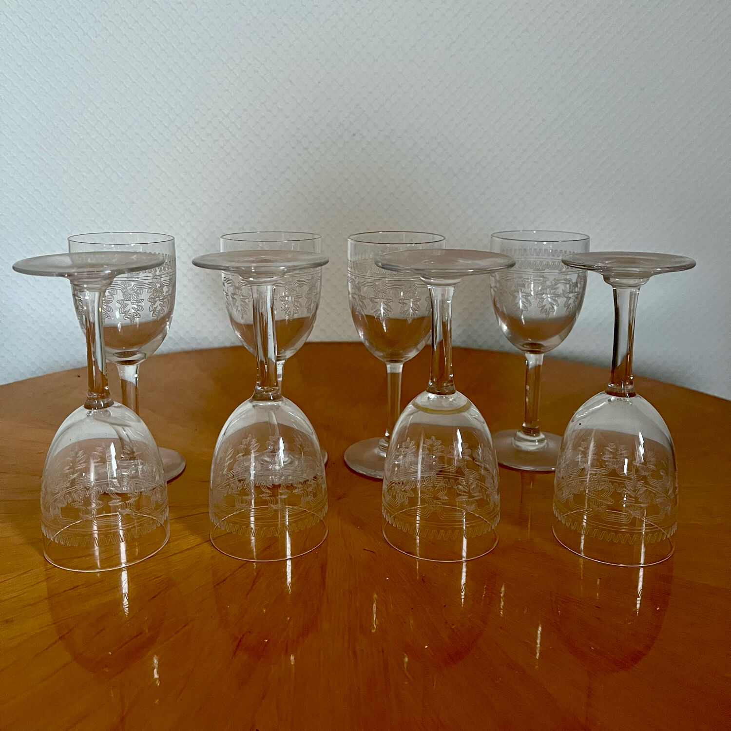 Verres à pied de bistrot vintage