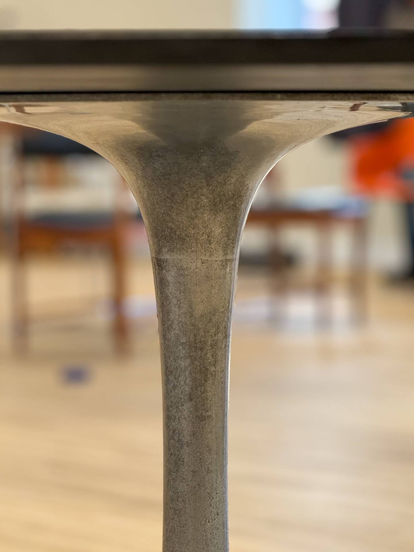 Mid-Century Arkana Round Dining Table in Brazilian Rosewood