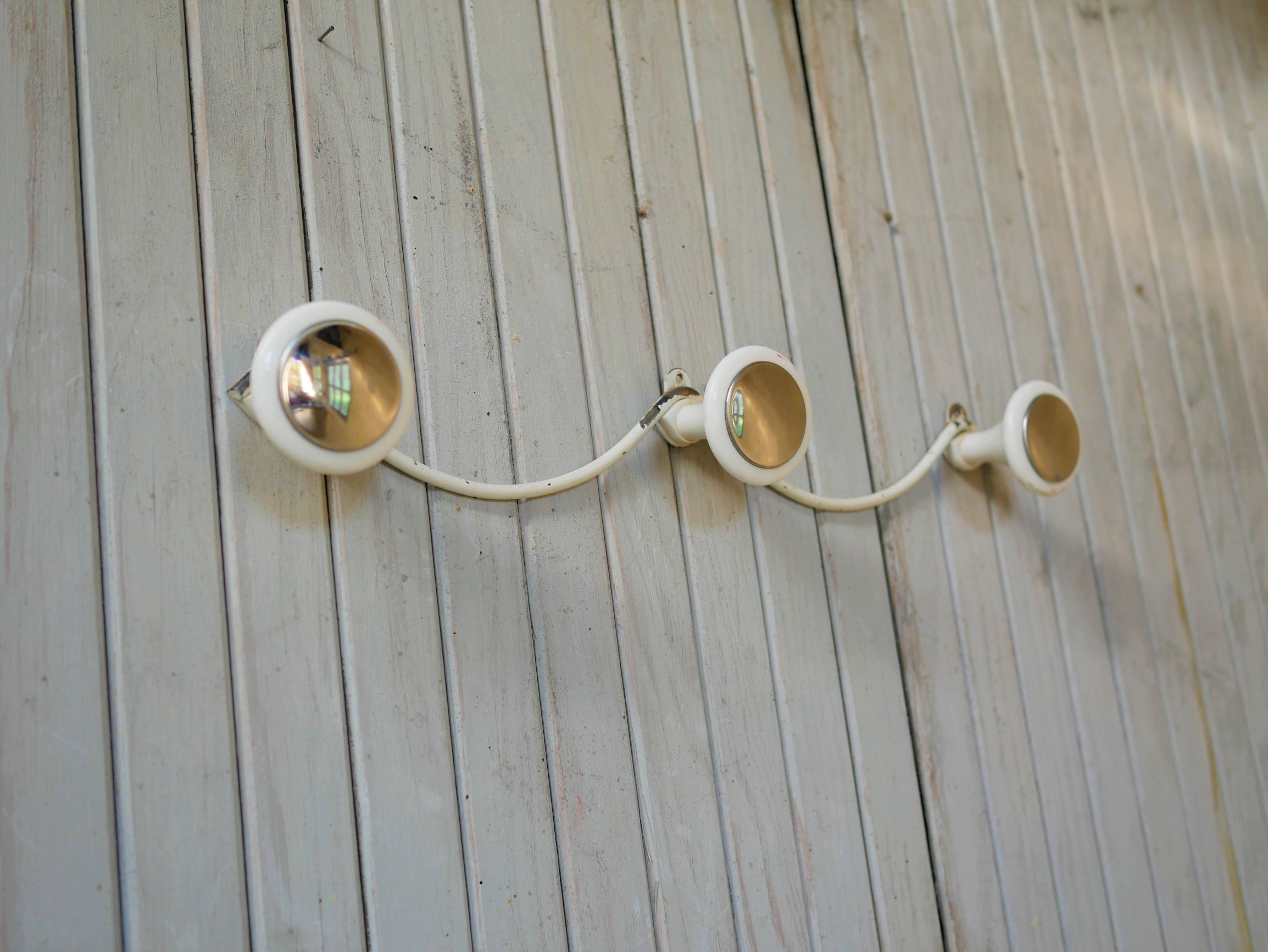 Vintage peg 3 hooks in white metal and bakelite