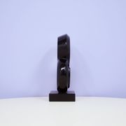 statue vintage en granit noir de Leonardo Nierman