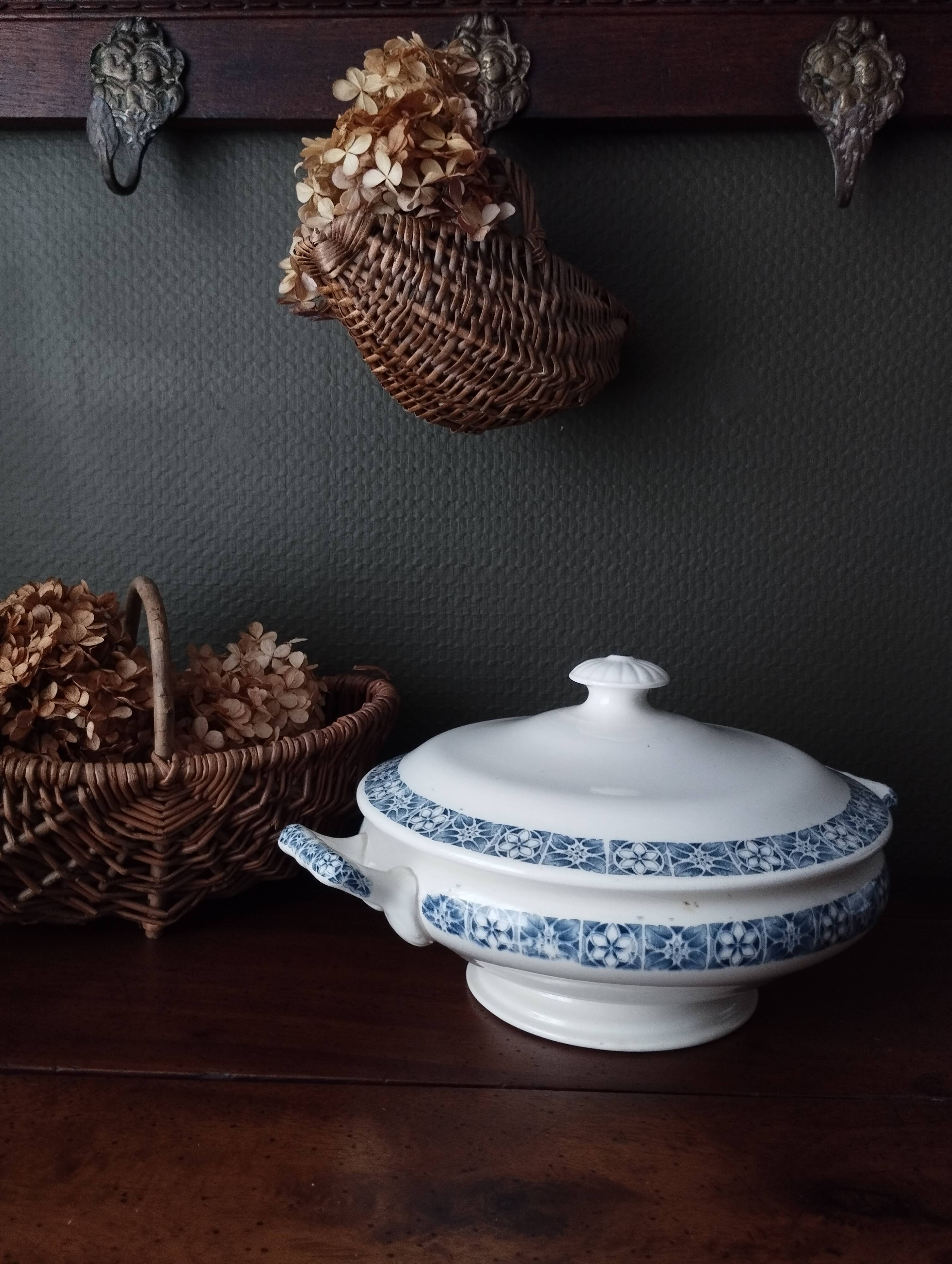 Ironstone soup tureen Longchamp "René"