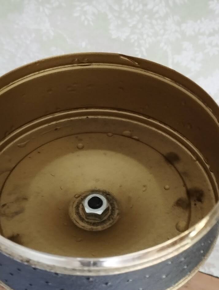 Vintage push-button ashtray from the 70s – Black and brass – With shelf