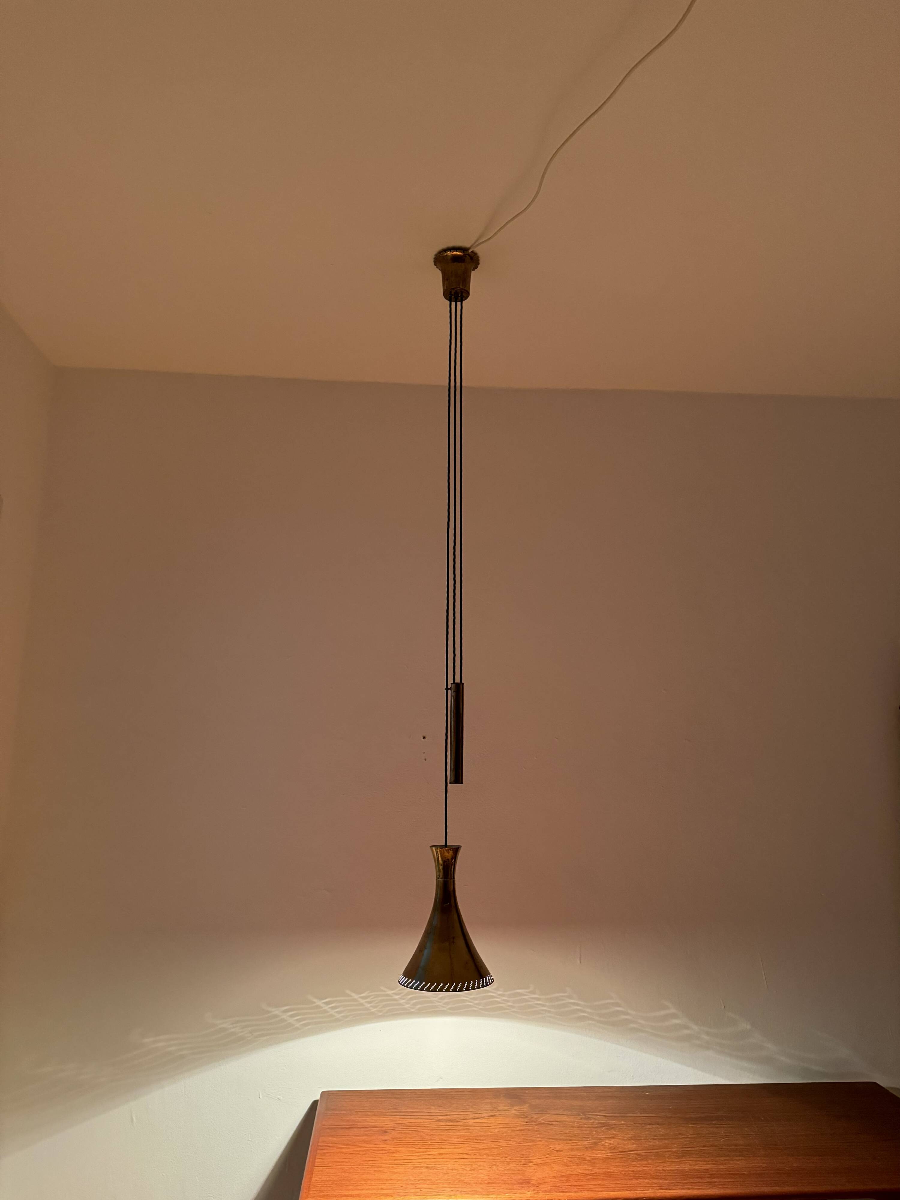 Adjustable Brass Pendant Lamp with Counterweight