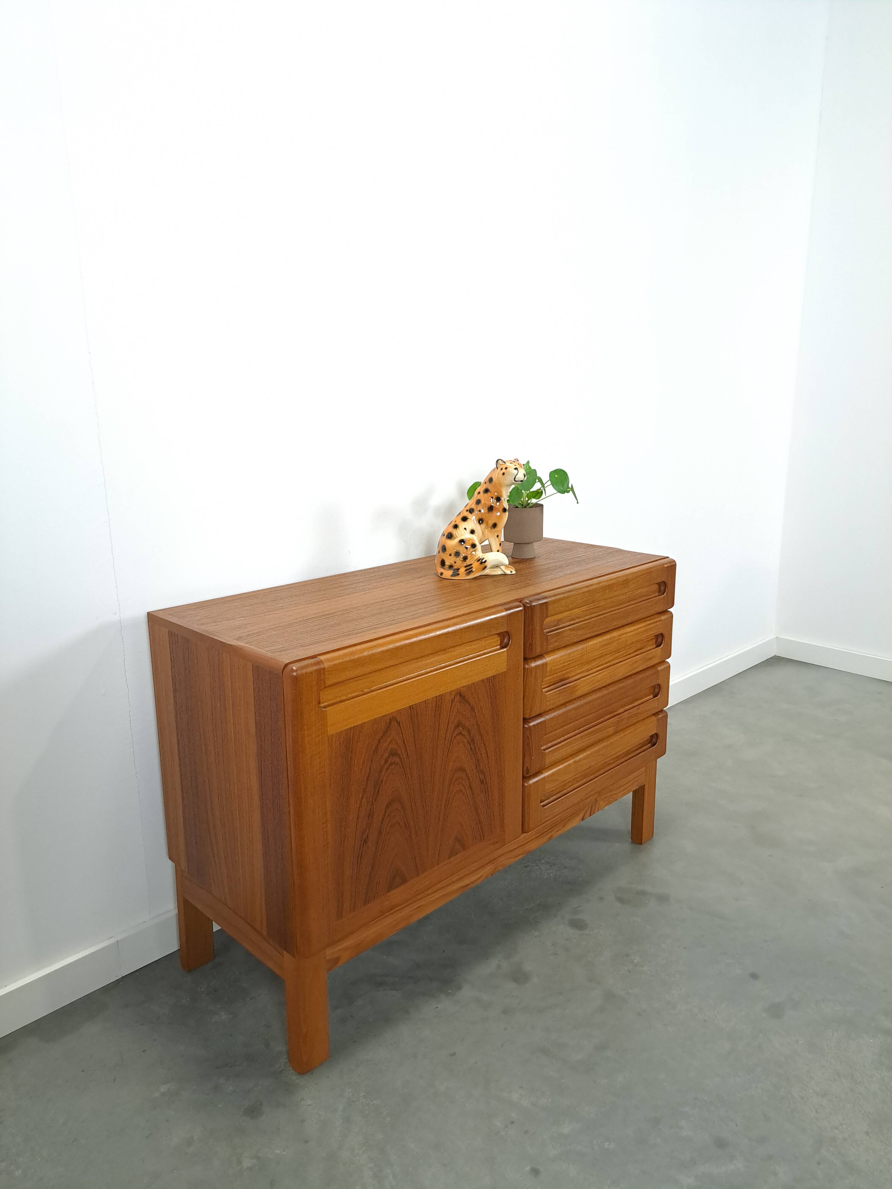 Deens design teak dressoir Dyrlund