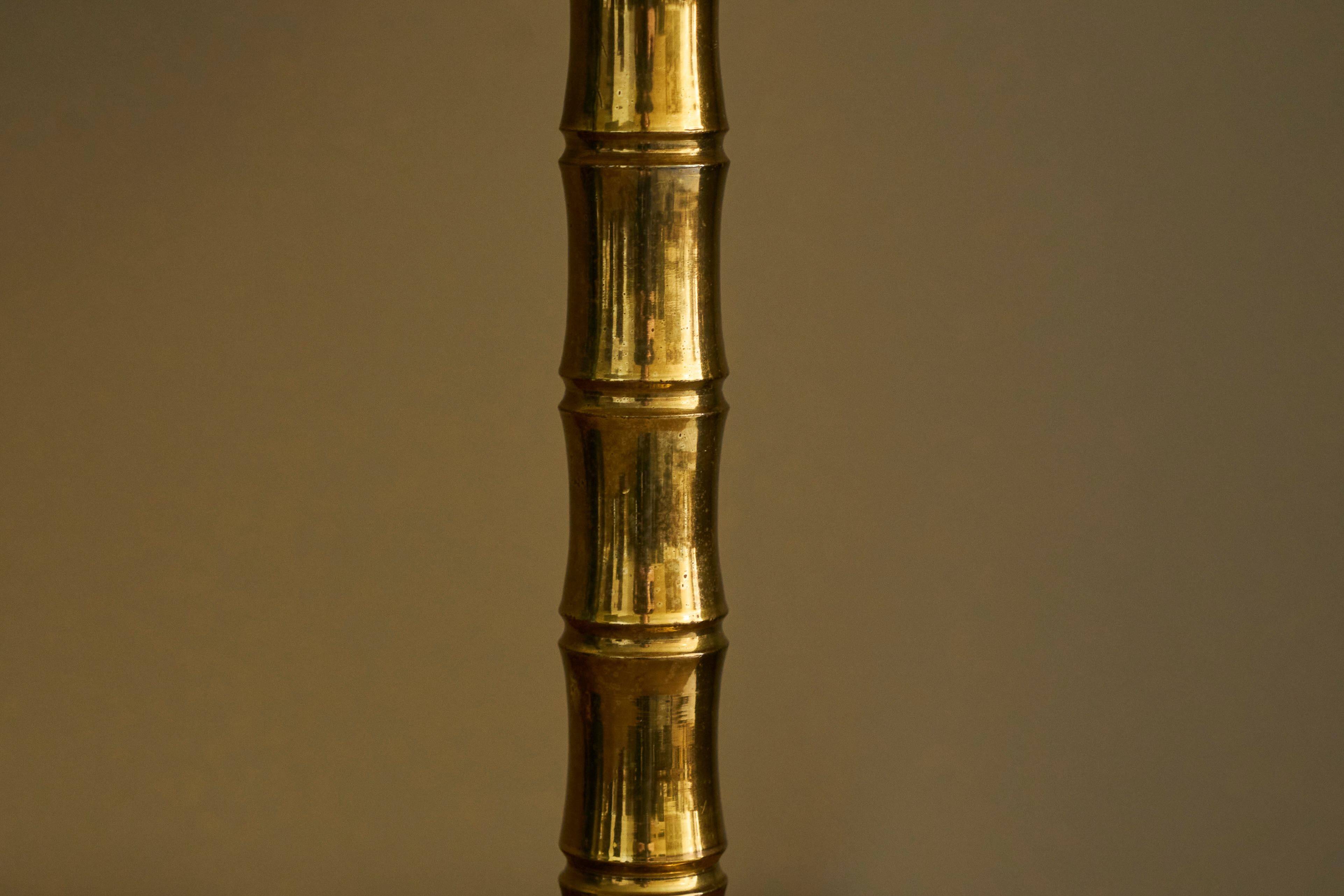"Faux Bamboo" table lamp in patinated brass from the 1960s.