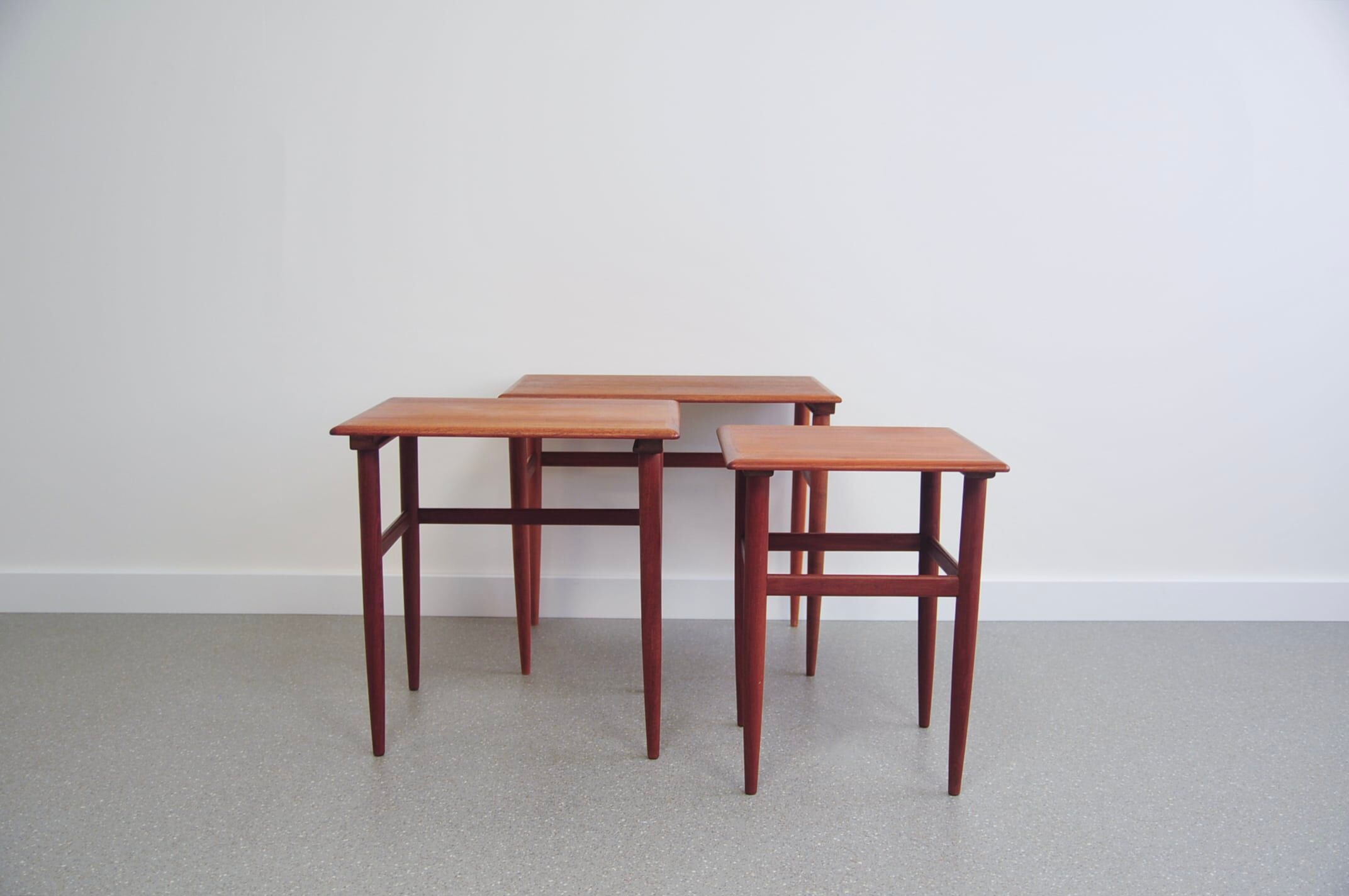 Tables gigognes en teck vintage x3