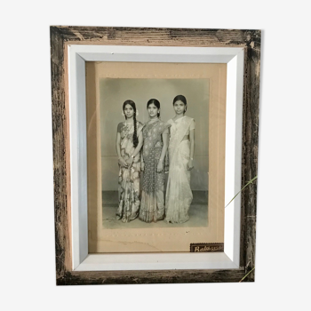 Photo Sisters Hindi vintage