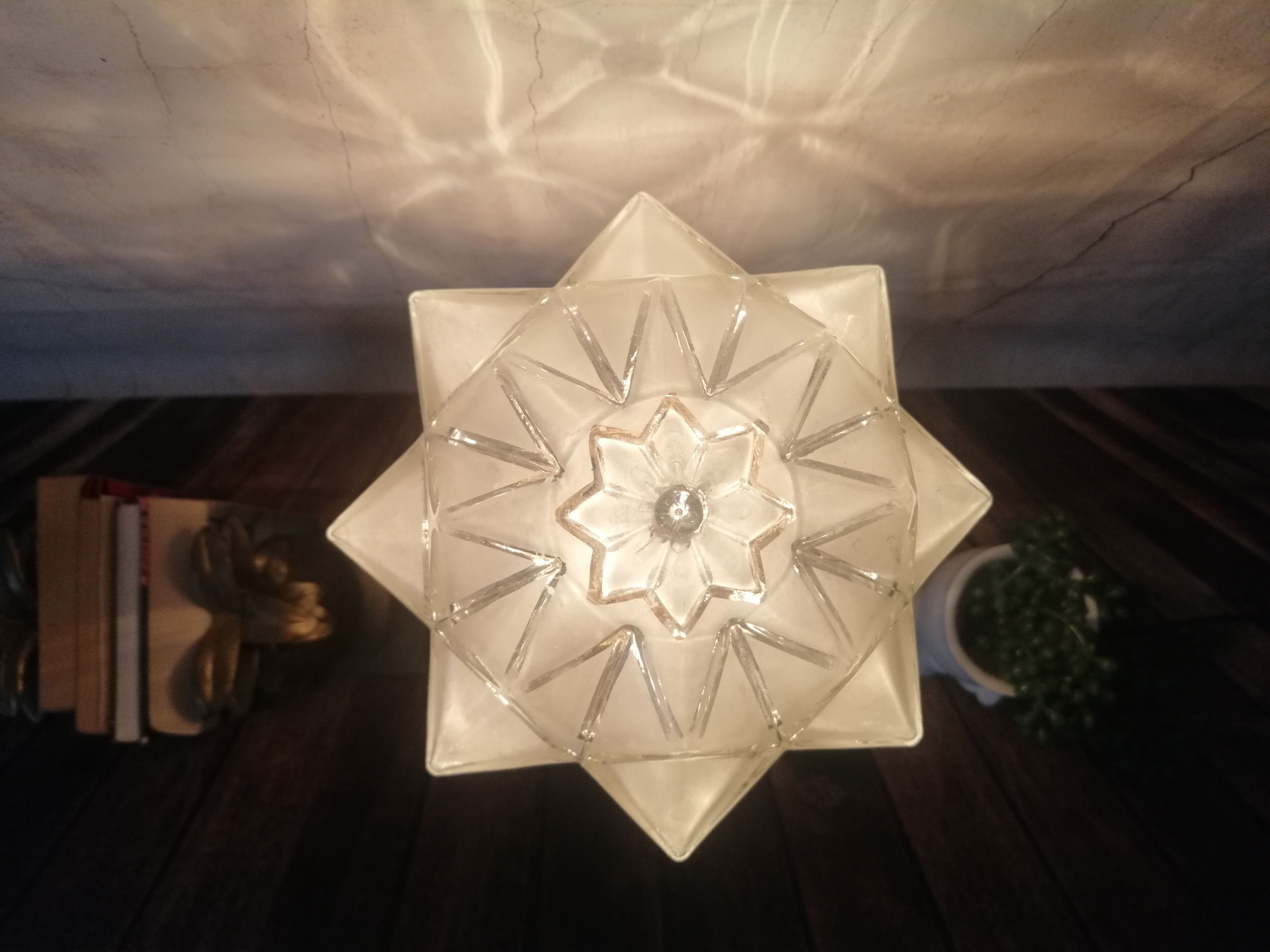 Lampe ancienne art déco en laiton avec globe étoile