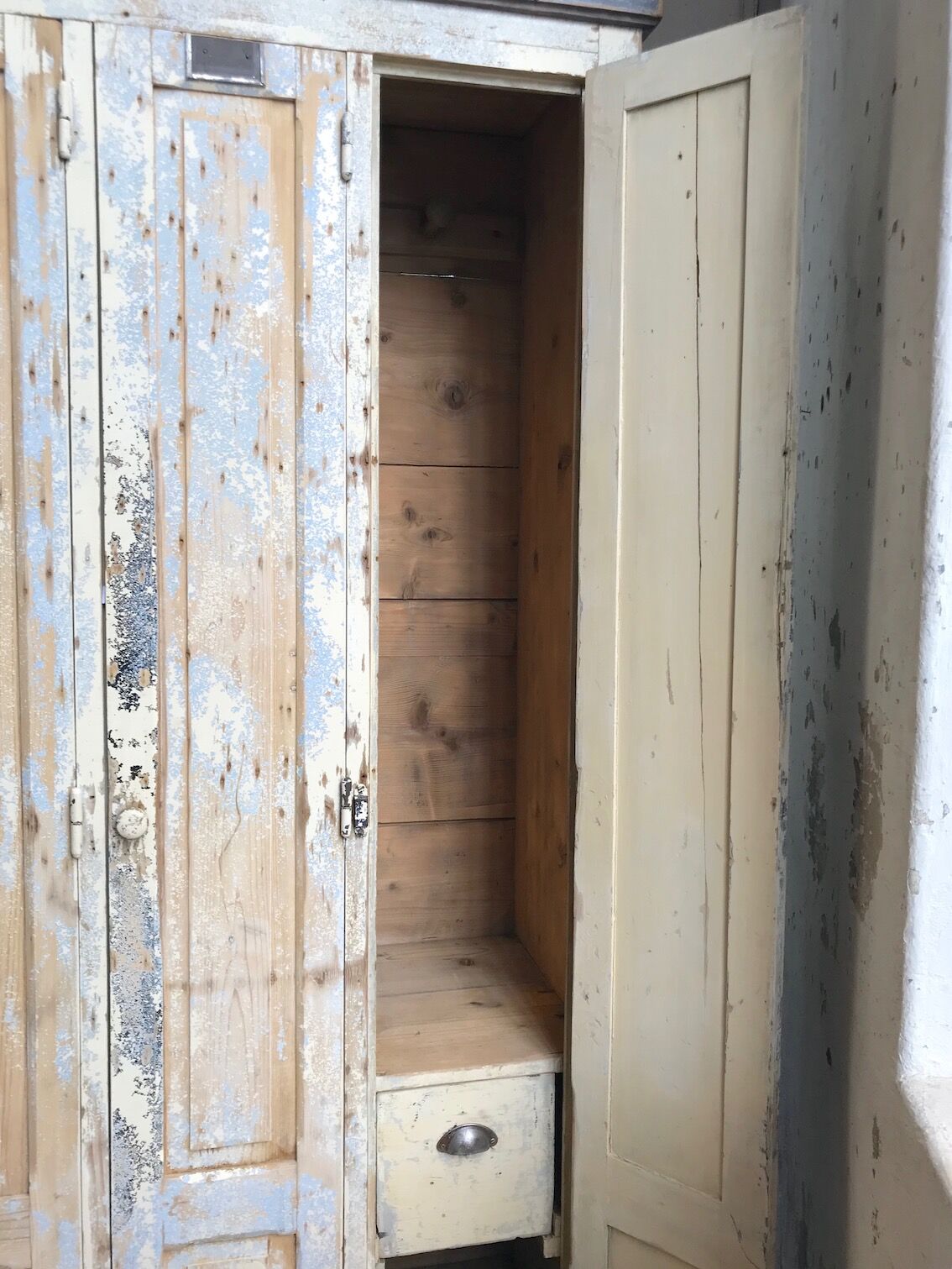 Wooden workshop vestiary