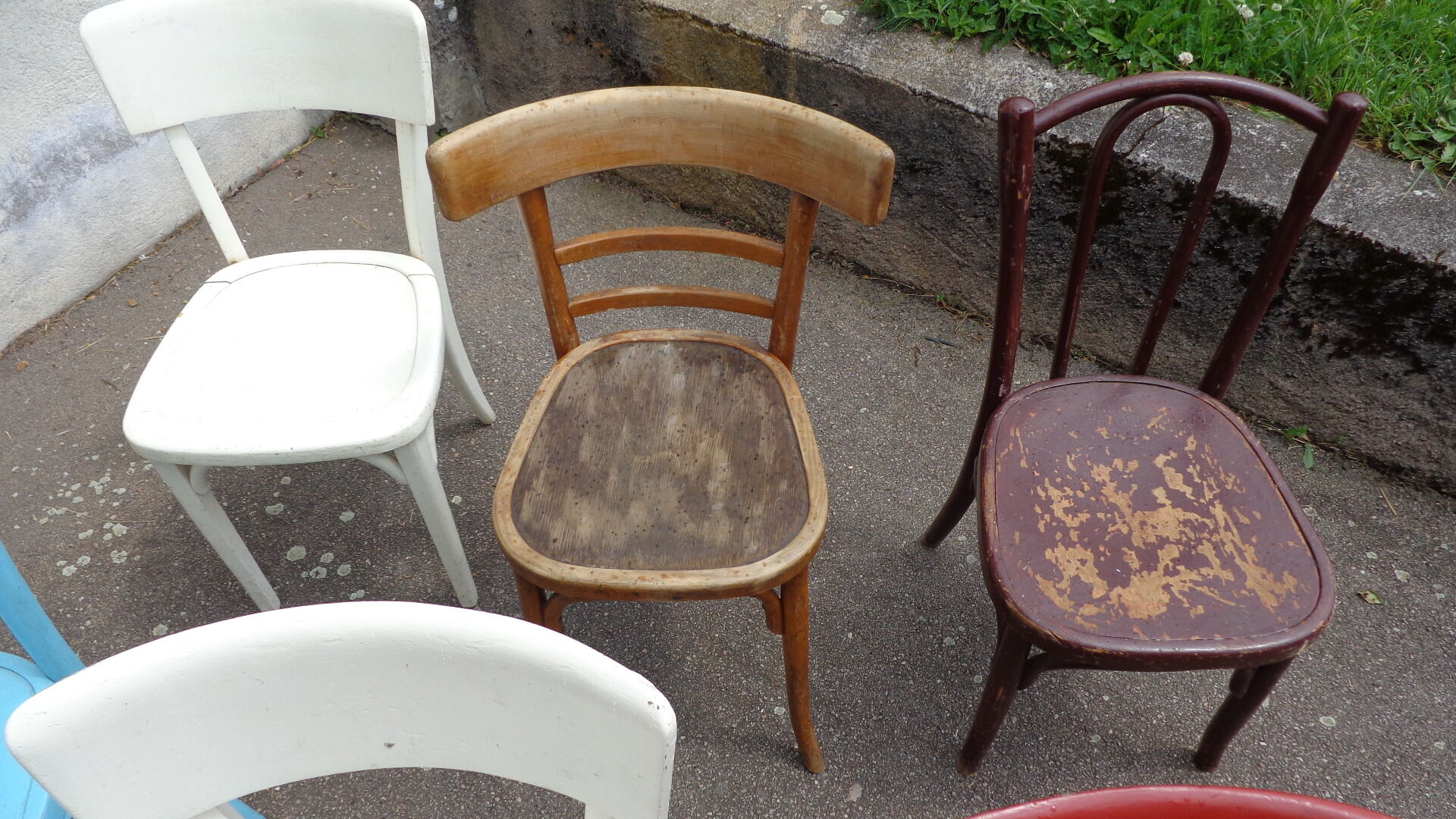 6 chaises bistrot peintes