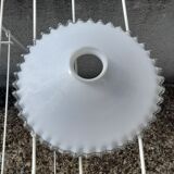 Serrated opaline suspension