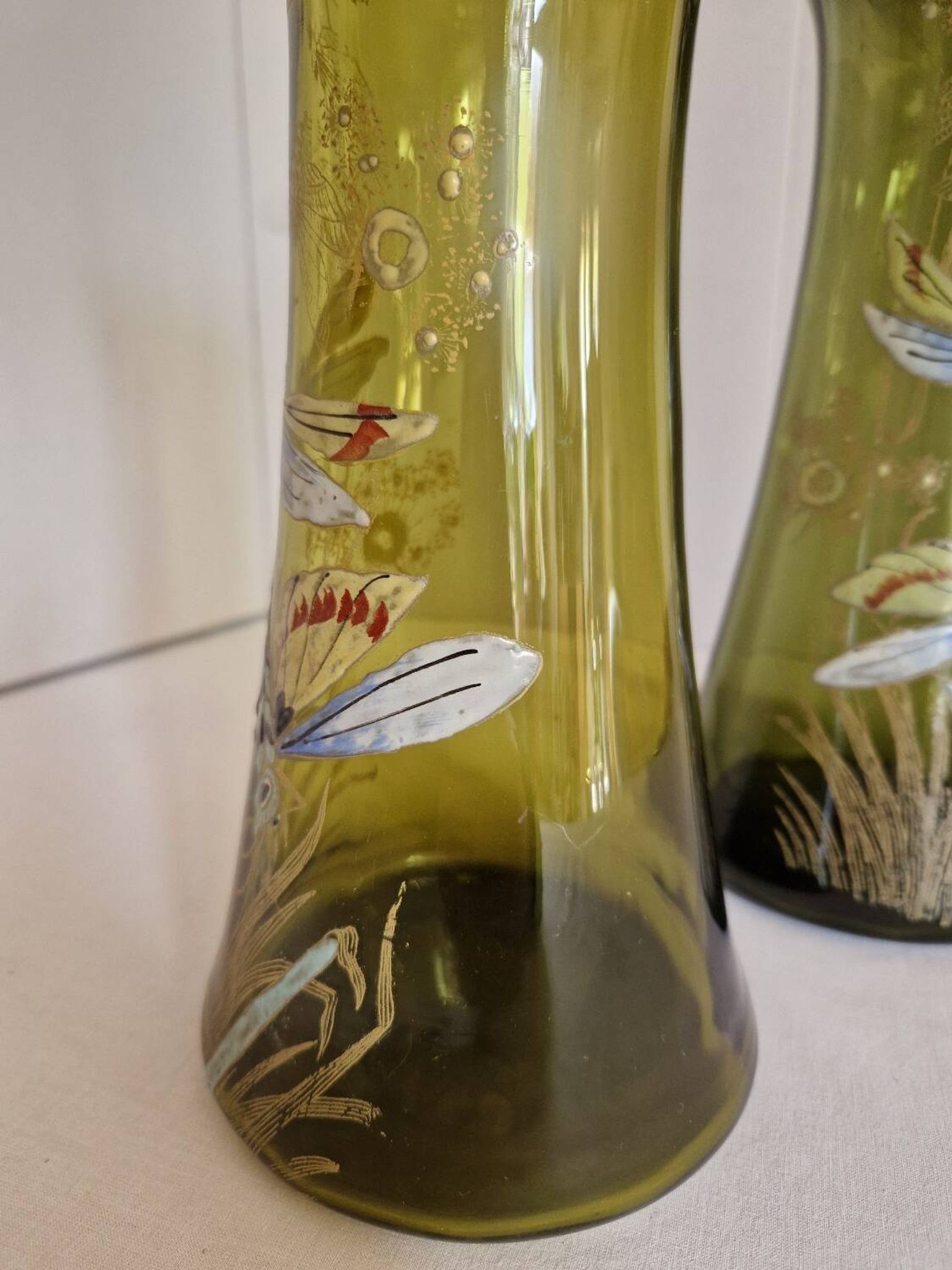 Paire de vases en verre émaillé avec libellule, attribués à Legras