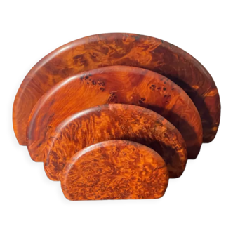 Courier rack in cedar magnifying glass