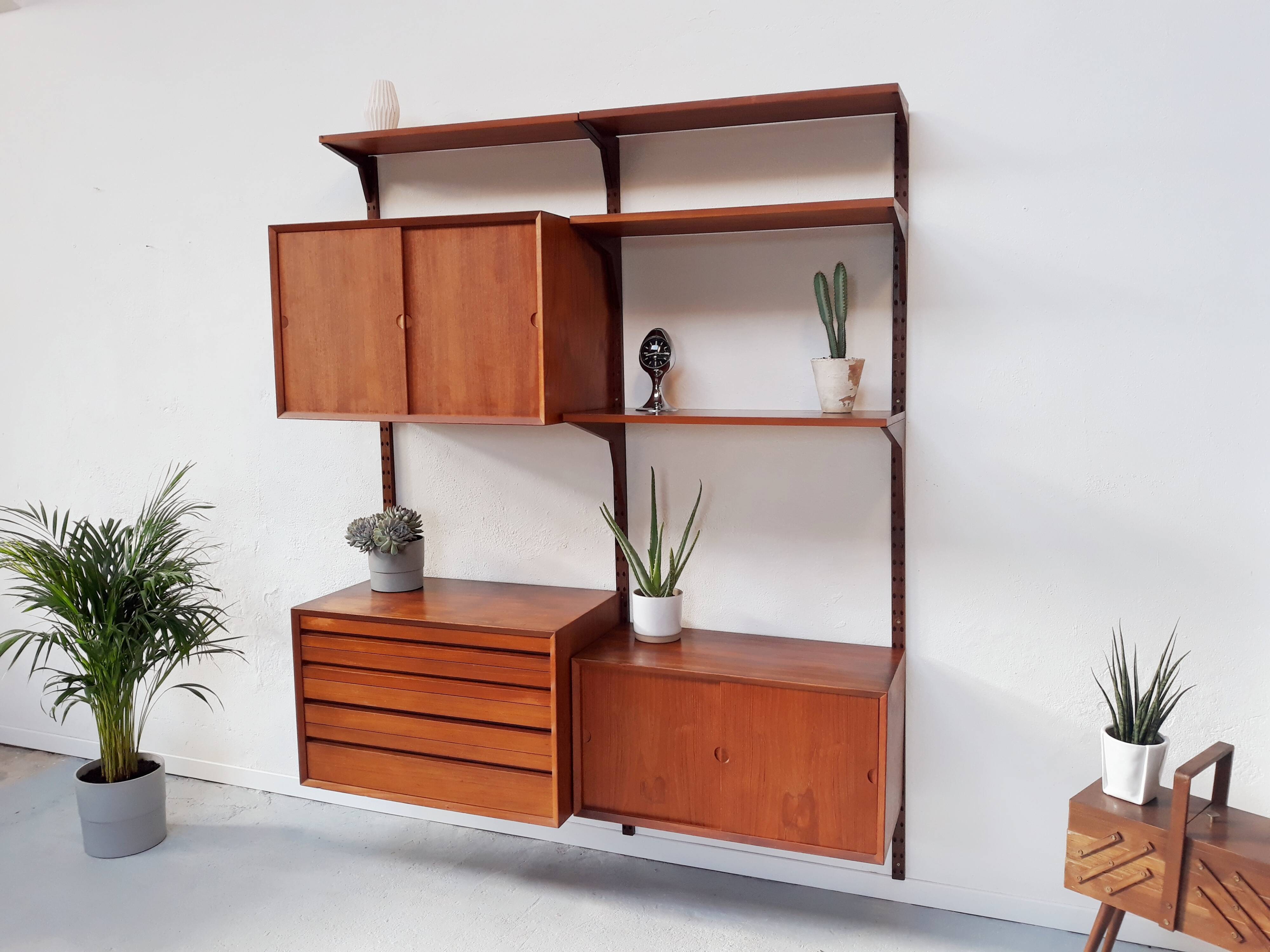 Étagère modulable scandinave en teck royal system par Poul Cadovius