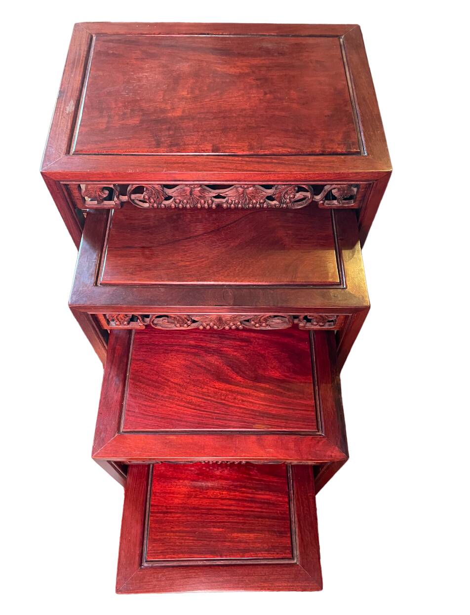 Nesting table Red wood