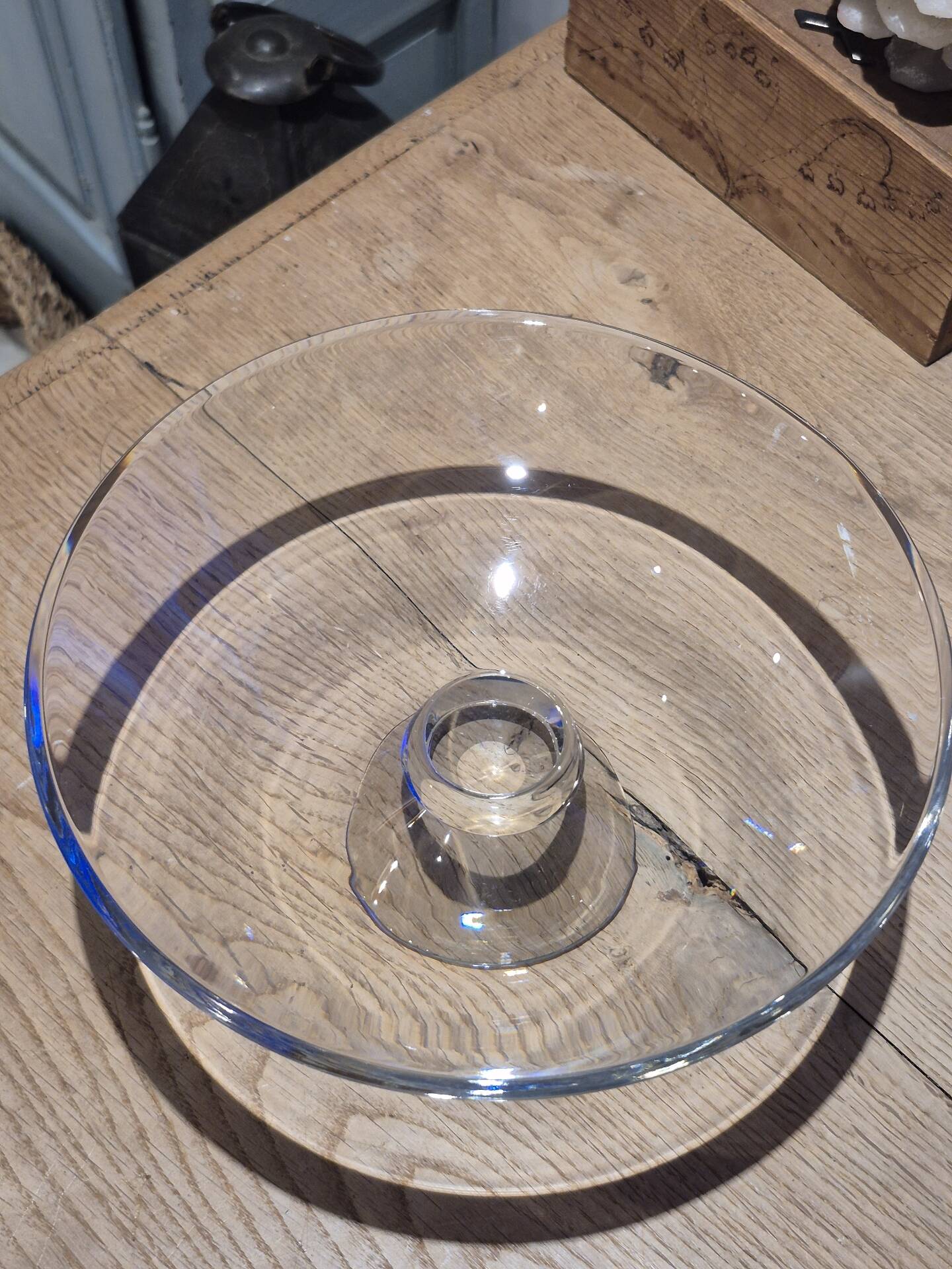 Large crystal bowl on a stand, signed Baccarat – Ø 25 cm