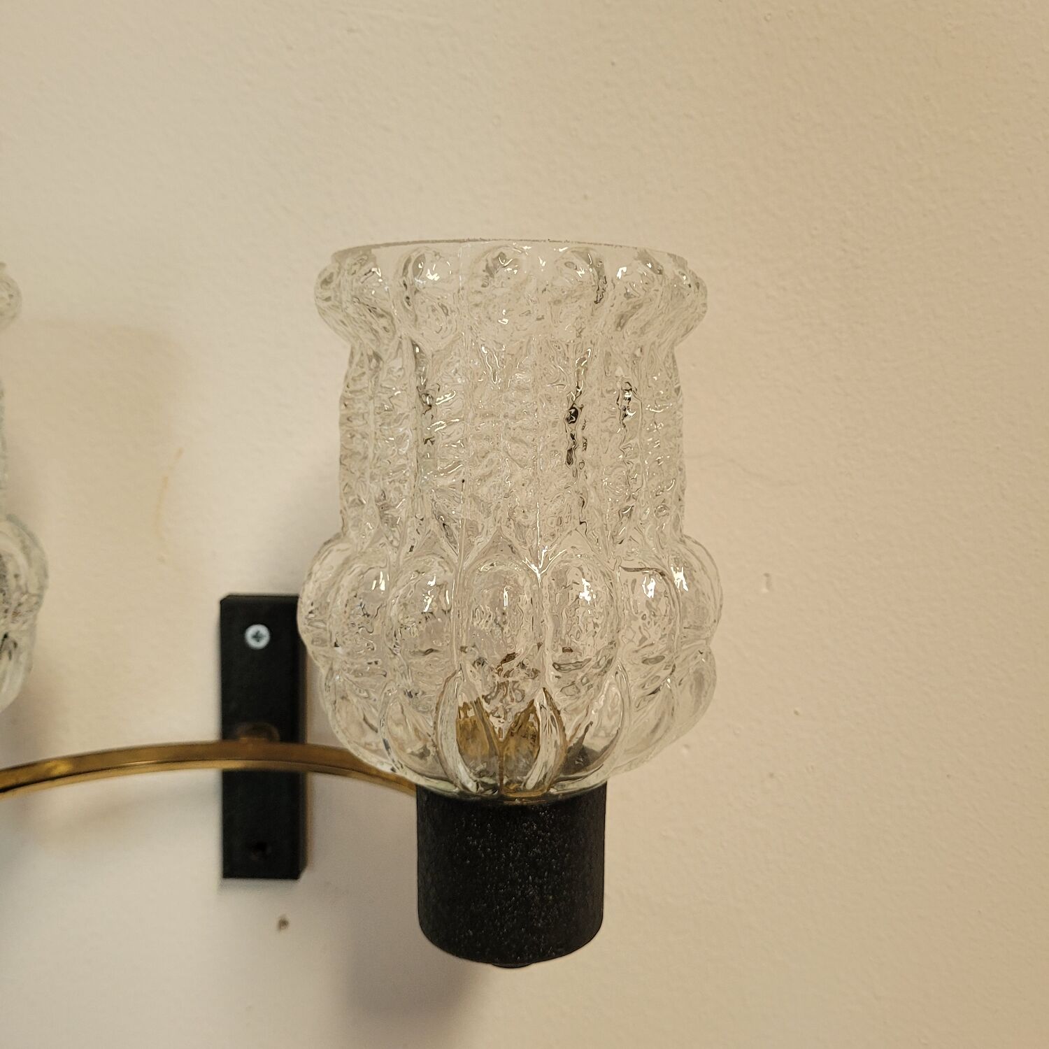 Vintage Arlus wall lights in glass and brass from the 1970s.