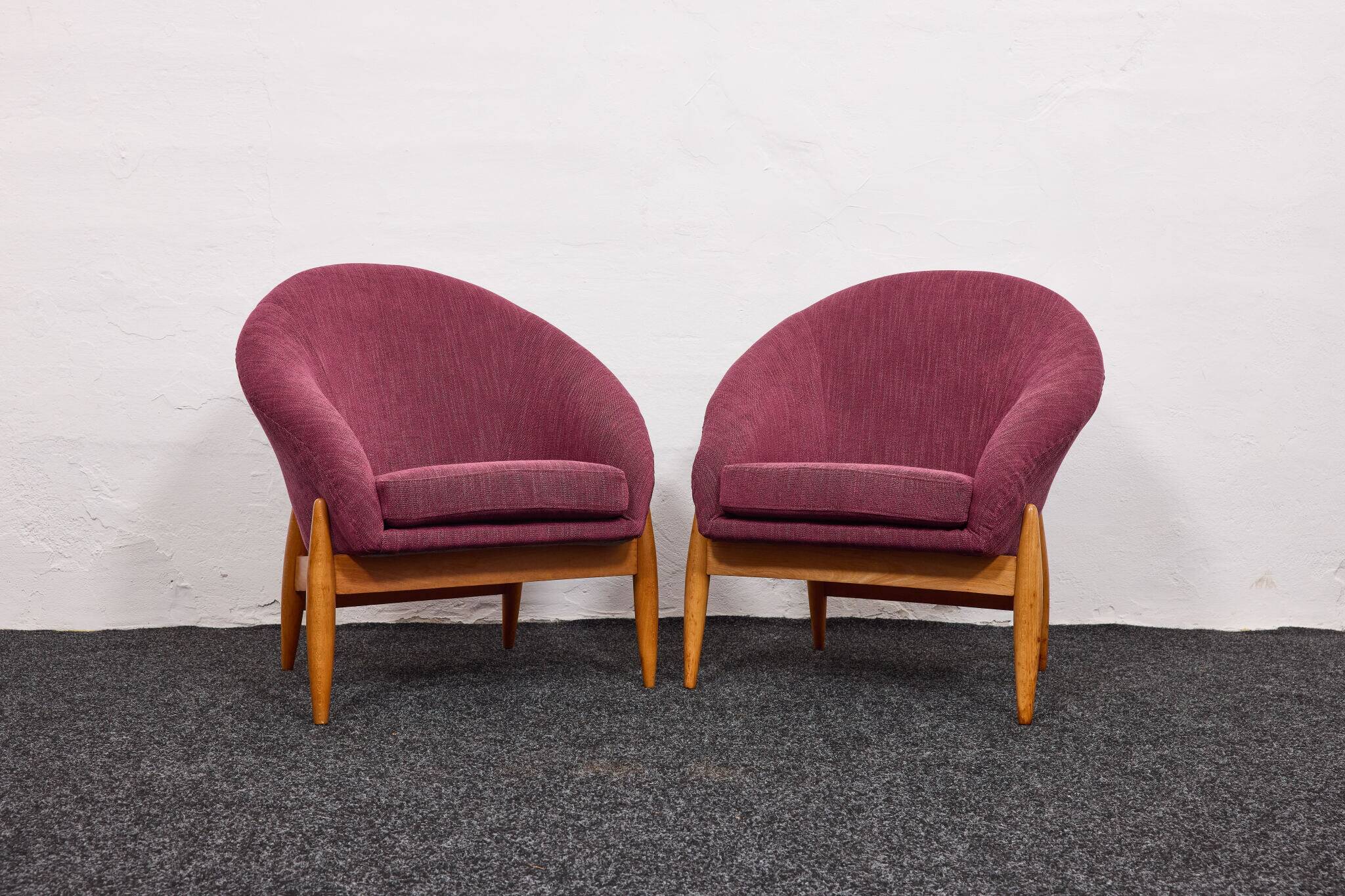 Lounge Chairs in Hand-Stitched Jacquard Upholstery by Sándor Palócz, 1968