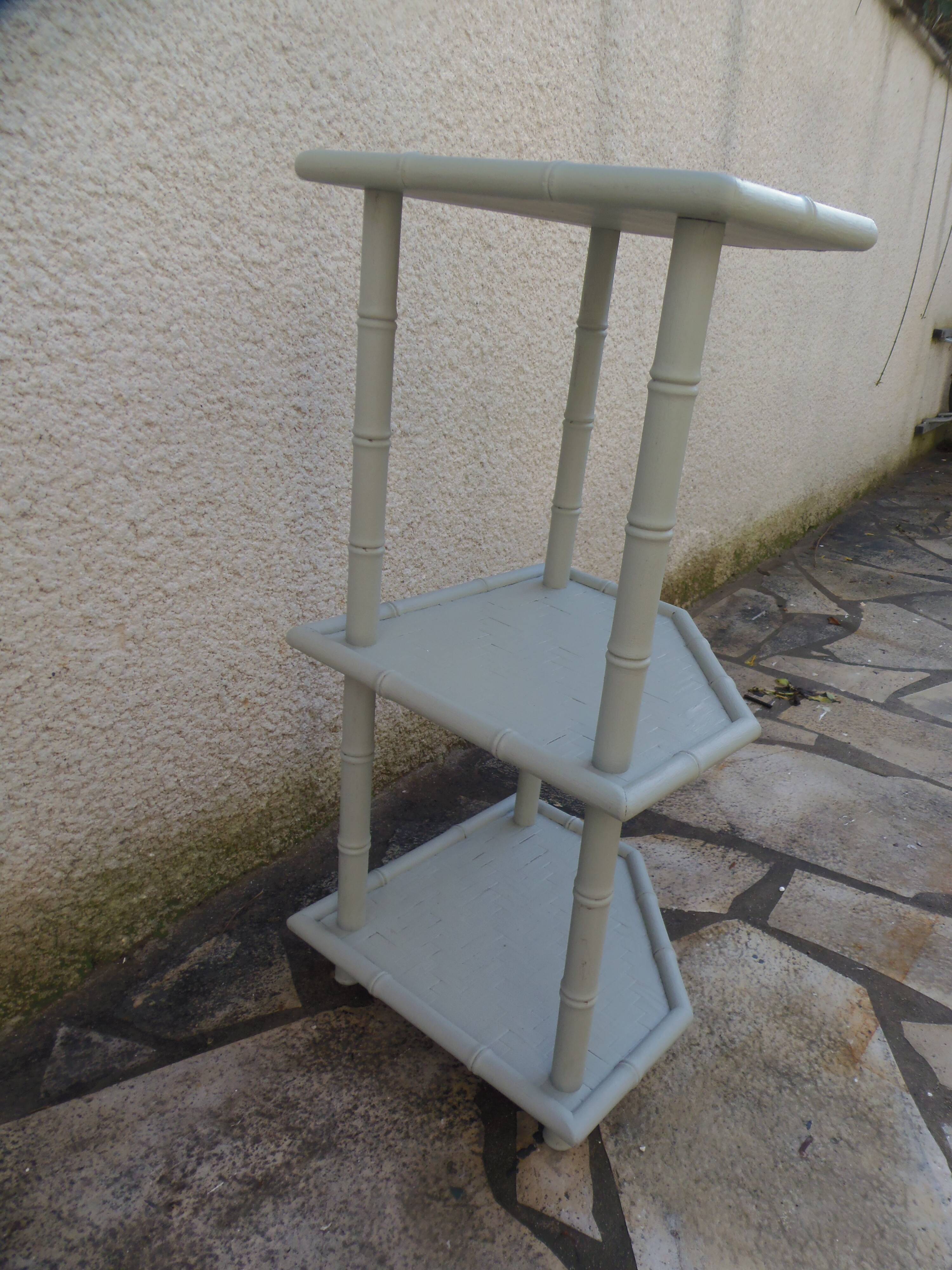 Bamboo shelf sublimated in grey-green.