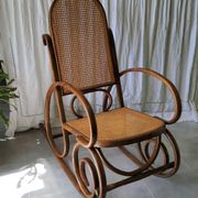Rocking-chair en cannage ancien