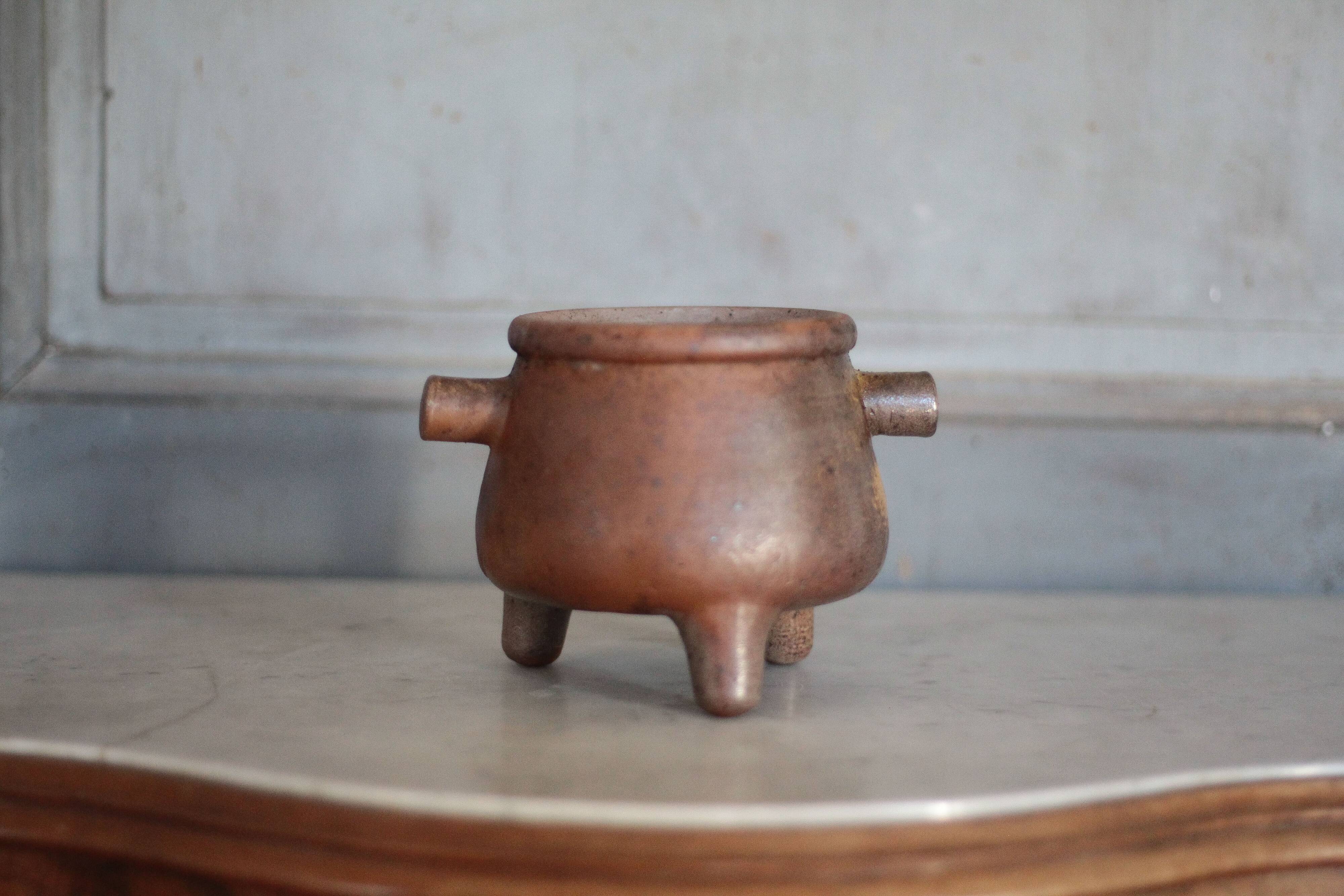 Vintage tripod stoneware pot, stoneware pan, plant pot, interior decoration