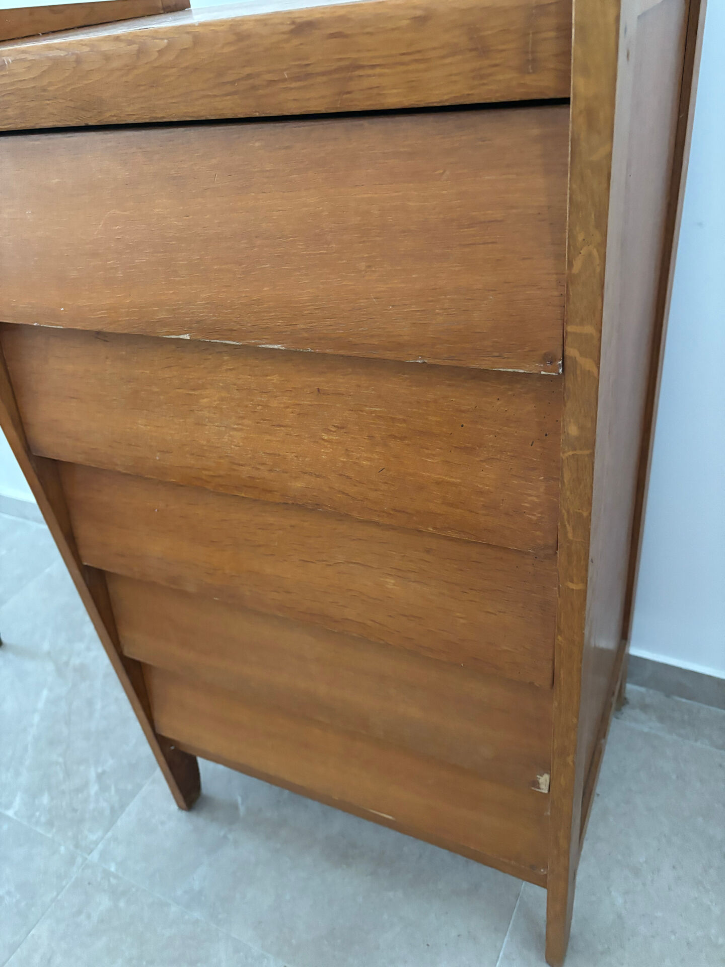Weekly chest of drawers