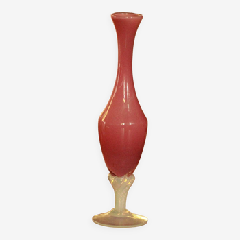 Ancien vase en opaline rose