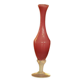 Ancien vase en opaline rose