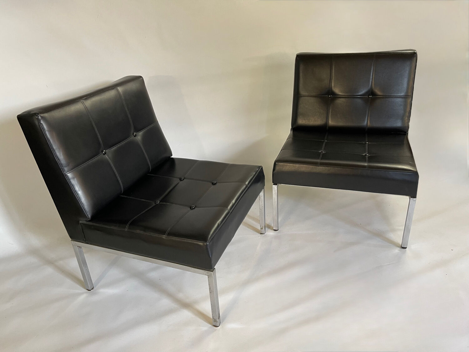 Paire de fauteuils Samouraï Joseph André Motte pour Airborne – Édi