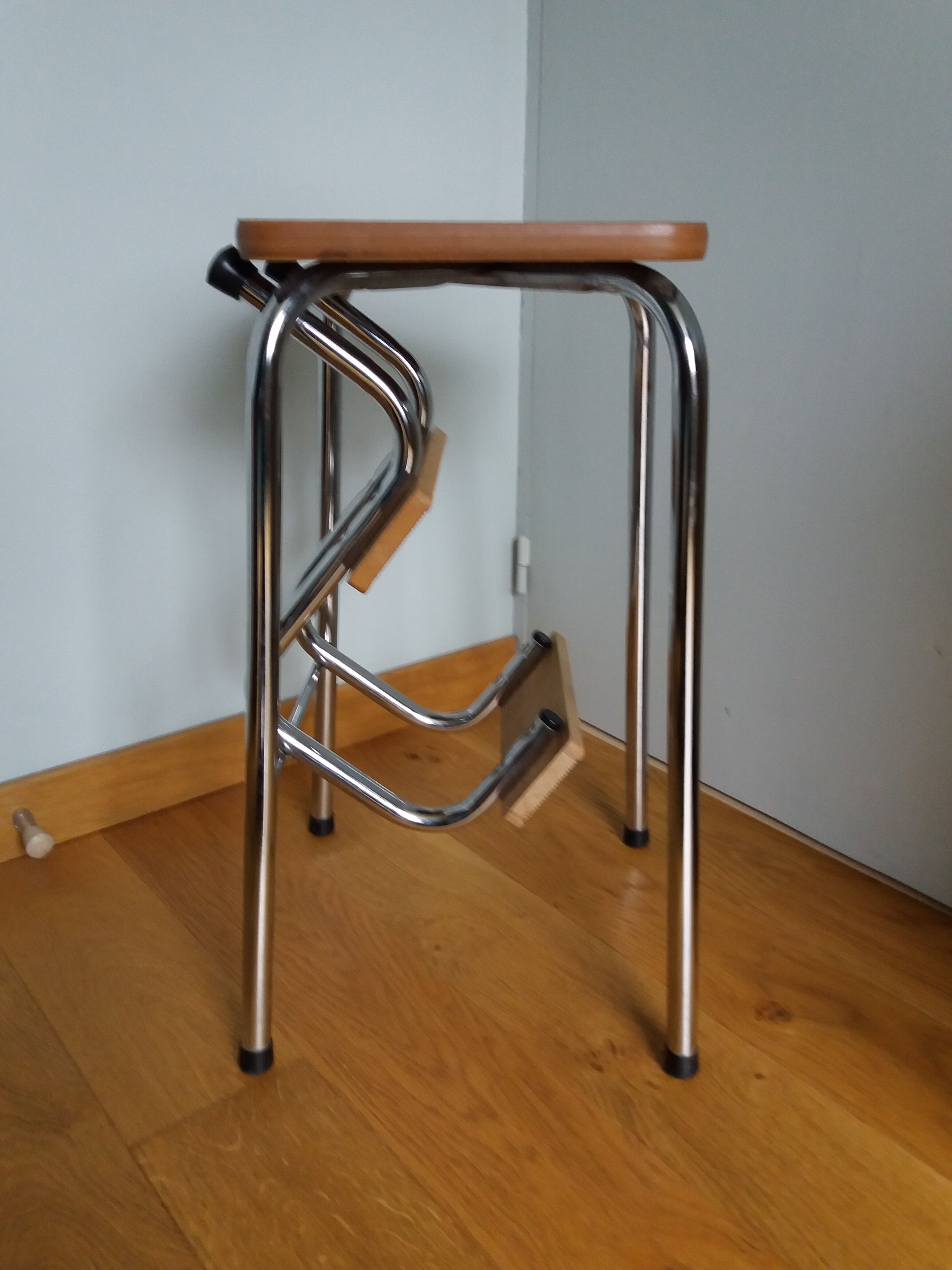 Walking step ladder stool