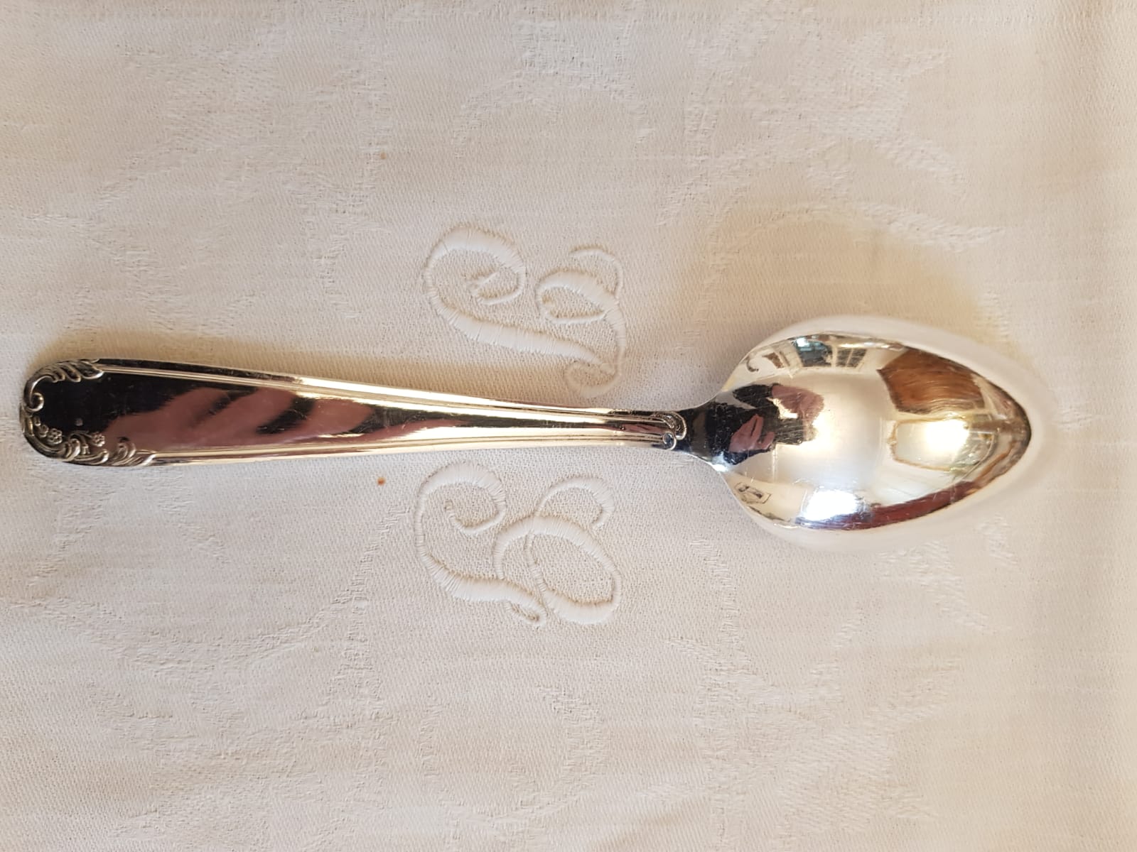 Silver cutlery set with 36 place settings and ladle