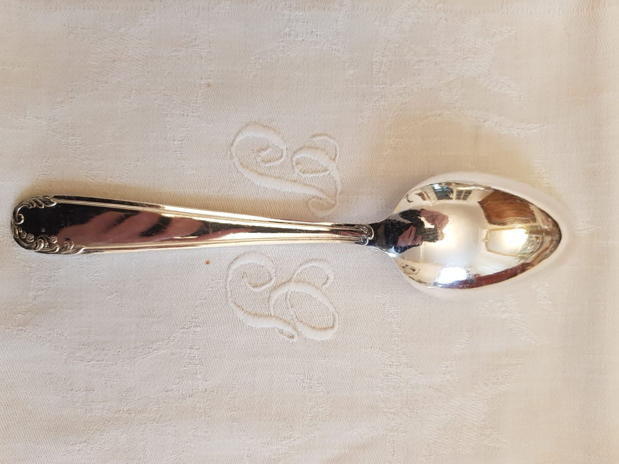 Silver cutlery set for 36 place settings and its ladle.