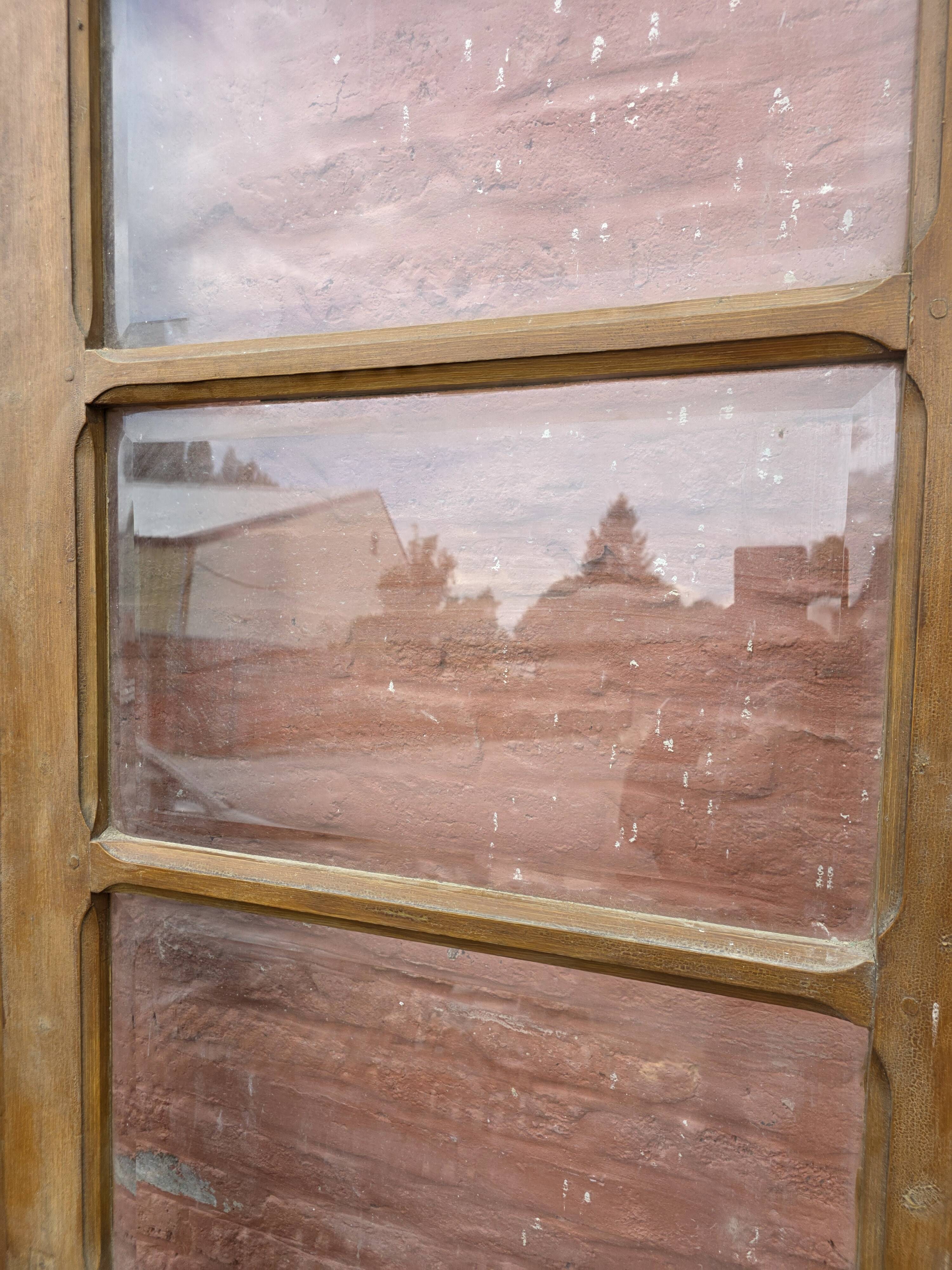 Paire de portes de séparation anciennes, verres biseautés