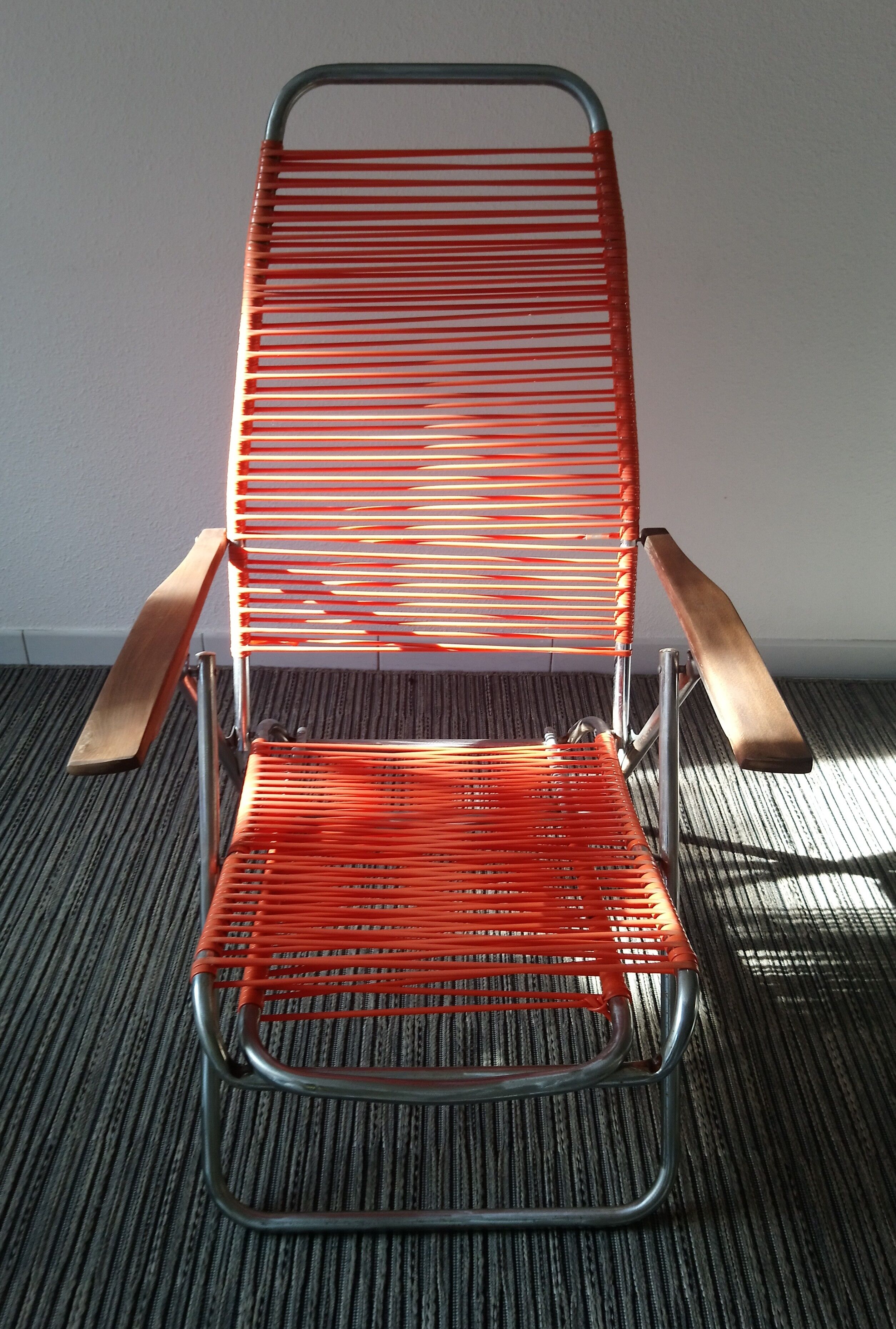 Chaise longue multi position en scoubidou années 70