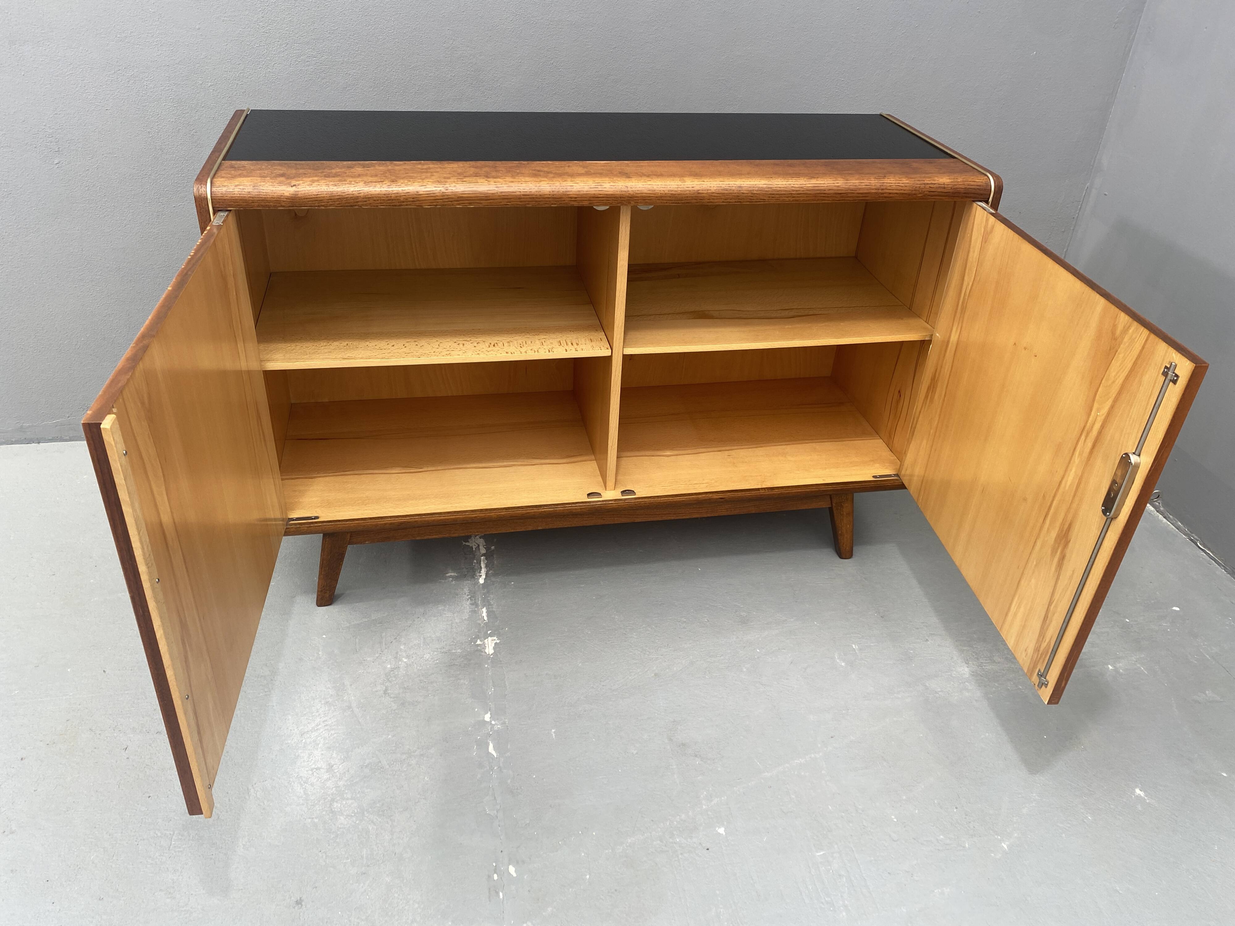 Buffet Jitona en verre opaxite, années 1960